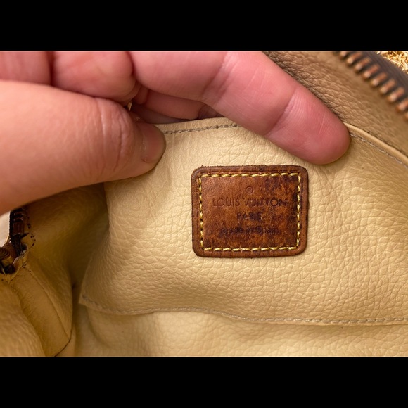 ❌SOLD❌ Louis Vuitton Cosmetic pouch - Picture 7 of 13